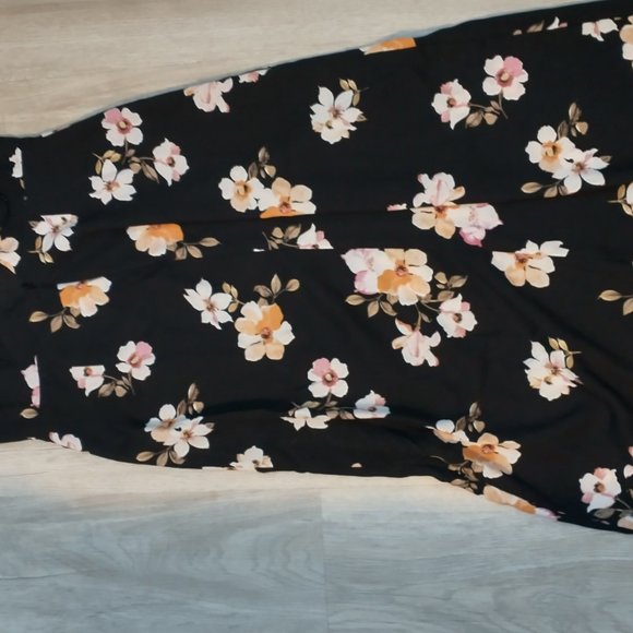 Dynamite floral halter dress - Picture 2 of 2